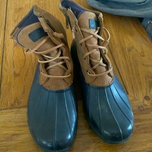 Size 9 Sperry boots.